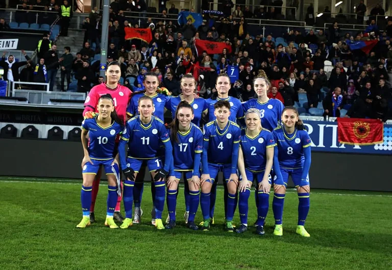 Les femmes du Kosovo se rapprochent du premier enjeu du désavantage vis-à-vis de la Pologne