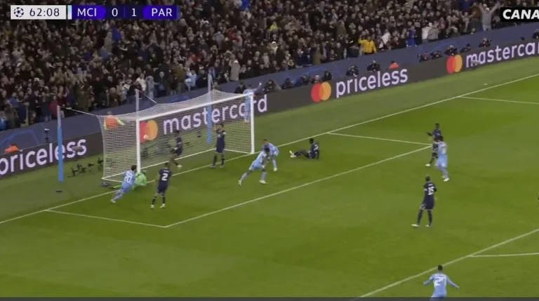 Raheem Sterling bilanziert Dinge mit der PSG von Mess