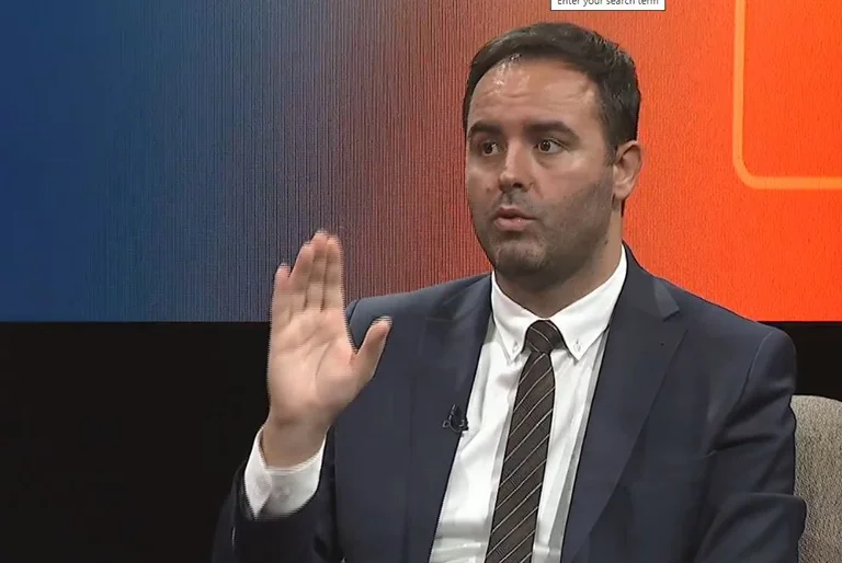 Il malcontento di Hakki Abazi, Conjufca rompe il silenzio: ci sono problemi con il gruppo parlamentare e il governo.