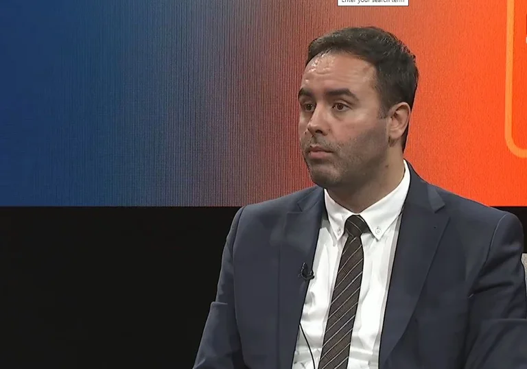 Konjufca amenaza a los parlamentarios irresponsables: he sido tolerante, como nunca antes usaría la Ley