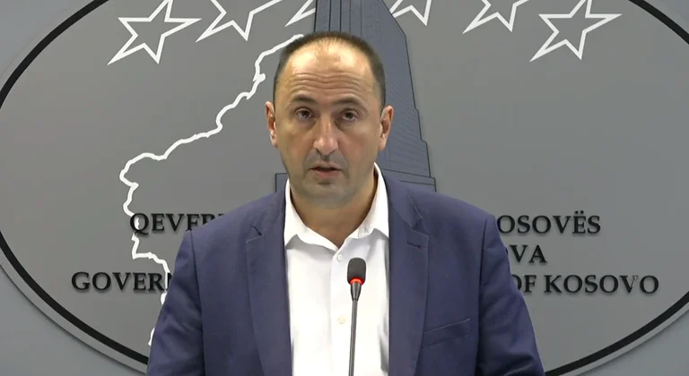 VV Silence: Liburn Aliu ignoriert die Frage von Hakki Abbas