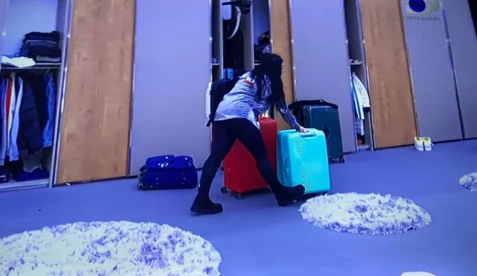 Fifi sta facendo i bagagli per lasciare la casa di Big Brother V IP