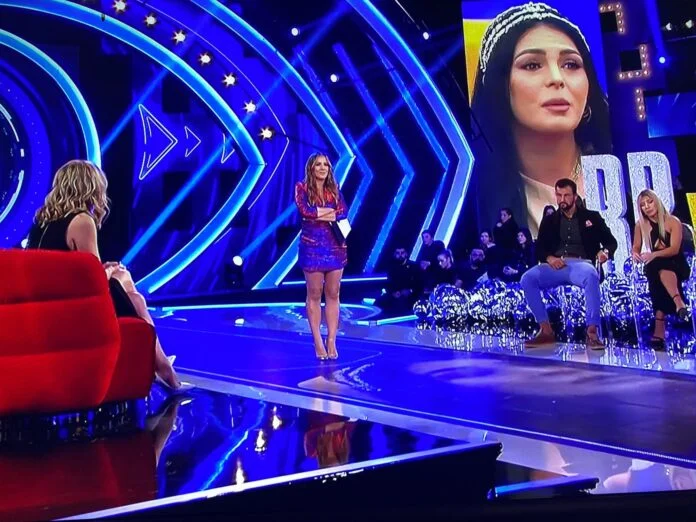 Inesperadamente, Fifi se desmaya durante un gran show de Hermano LIVE