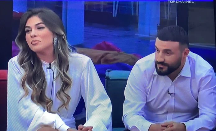 Der Kosovo DJ weigert sich, mit Sarah auf die Lippen zu küssen.
