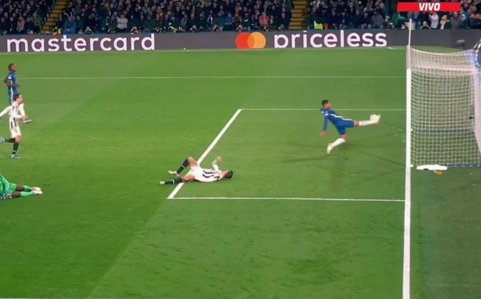 World-class defender: Heroic reaction to saving safe visual goal