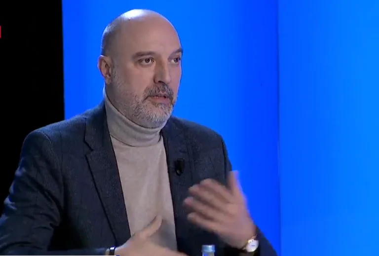 Ymer: Il malcontento di Abaz può venire dopo un degrado in posizione che le è successo dal VV e dalla sua leadership.