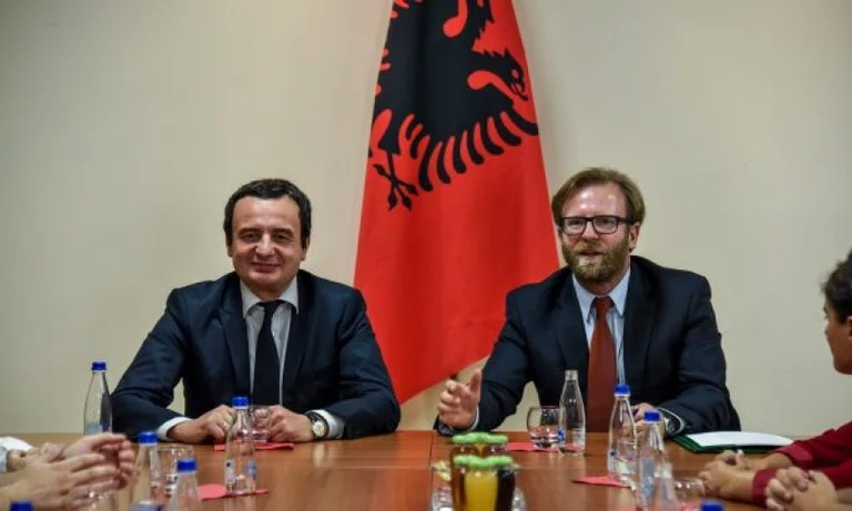 365 ditë vetmi: Kurti feston një vit në pushtet, i ndëshkuar nga populli dhe me protesta të gjithanshme