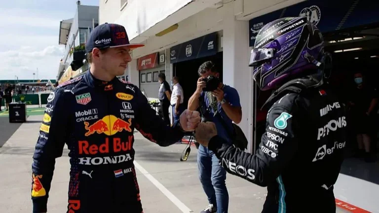 Verstappen punge Hamilton: Non mi aspetto regali, titolo vinto al piano