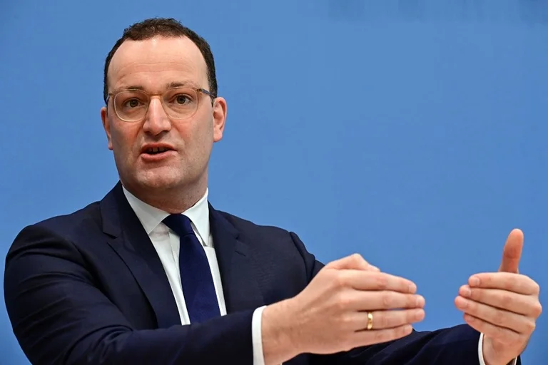 Germans will be “cinated, treated or die” by spring, the minister of Health warns