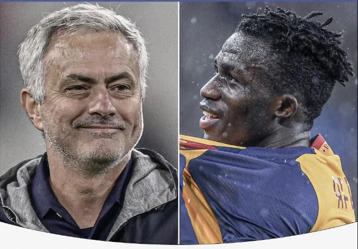 Mourinho comprerà le scarpe sportive Gyan vinte per scommessa, marcando due gol