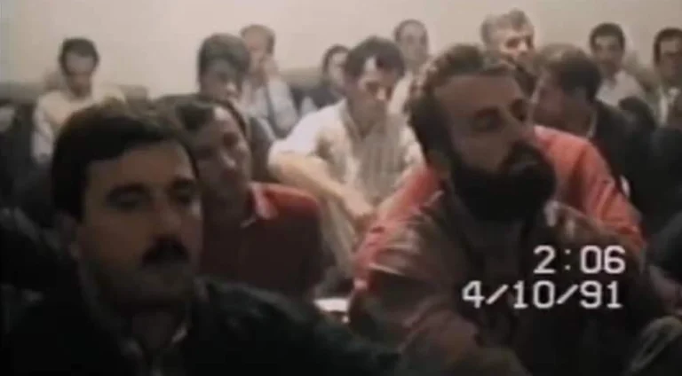 Das seltene Foto von Thaci, Laddrovci und anderen Aktivisten der LPK im Jahr 1991