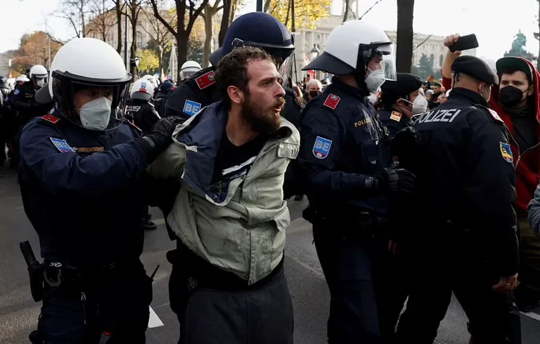 Austria returns isolation, thousands of protesters clash with police
