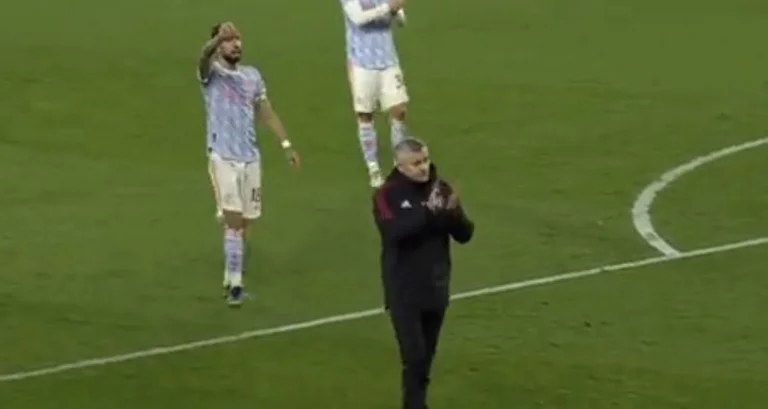Solskjaer përshëndetet me tifozët dhe kërkon falje – Bruno Fernandes kërkon të fajësohet skuadra
