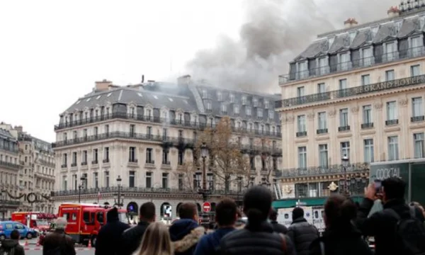 El fuego se descompone en el centro de París
