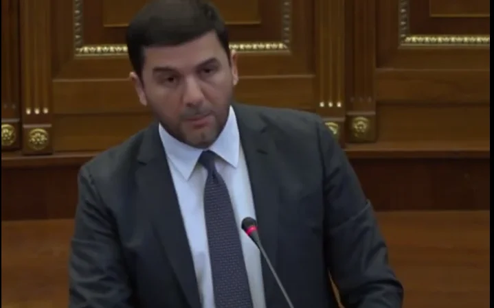 Krasniqi: Las elecciones fueron un mensaje al gobierno que está trabajando a ritmo lento