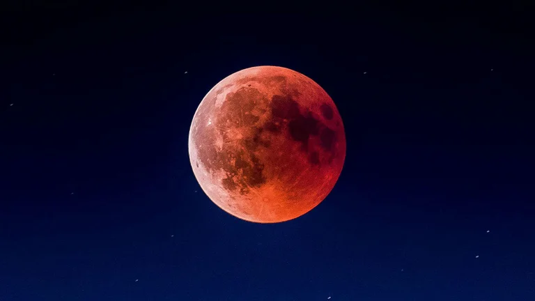 La più lunga eclissi lunare del tempo di Skenderbe è attesa stasera