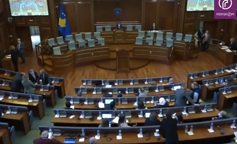 Serbo Lista Oggi Il Parlamento sta co-