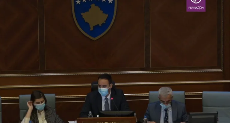 Oltre a tre ministri nella sala, Konjufca: Facciamo una pausa finché il governo non diventa un po' più serio.