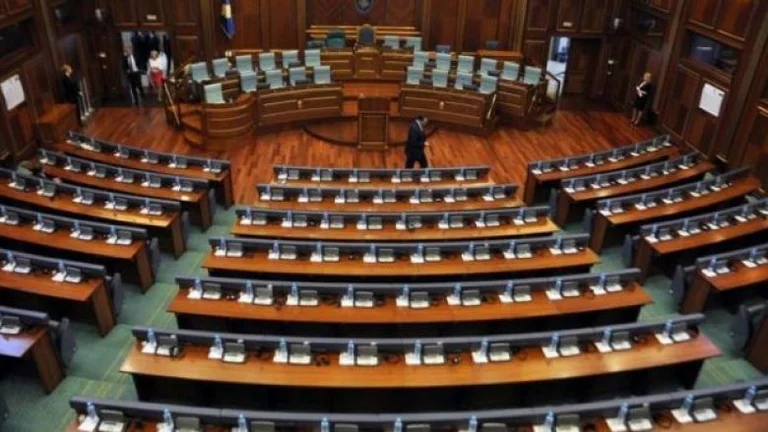 Veç një seancë: 200 mijë euro jepen për deputetë këtë muaj