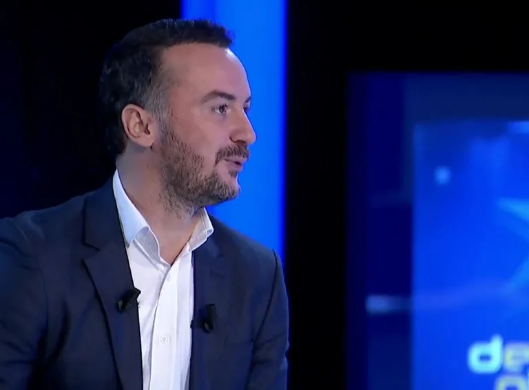 Mollyqa: Cuando hay una victoria, Kurt obtiene crédito cuando hay una pérdida, aquí está la estructura.