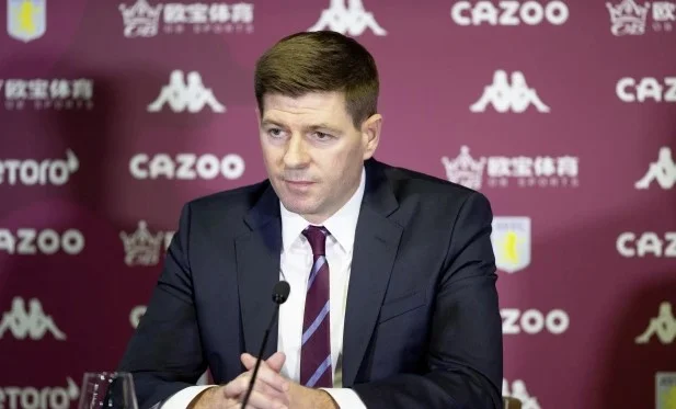 Steven Gerard applica una regola brutale ai giocatori di Aston Willlas