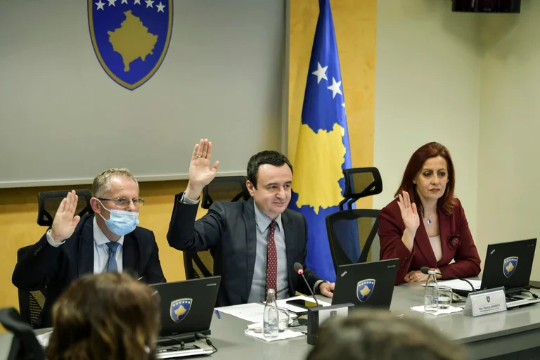 Tahiri se refiere de nuevo al documento Periscope: Persistentes del Gobierno para politizar la administración pública