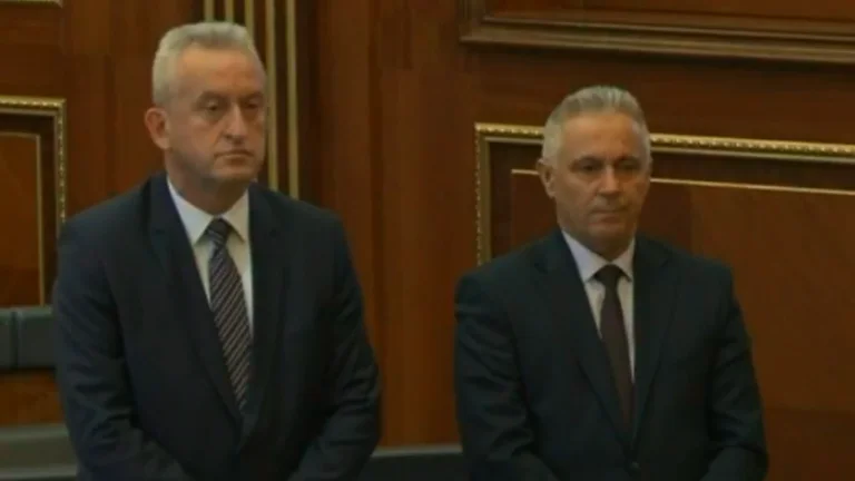 Rashit Qalaj e Isak Shabani giurarono di essere due deputati del PDK