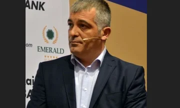Ciudadanos de Albania después de Andyni dijeron que Kosovo más fuerte: Kosovars todavía llaman a las aguas más grandes (10x0)