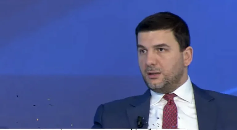 Krasniqi erinnert Kurt: War es, wer sagte: "Seien Sie zusammen und gehen Sie gegen uns?"