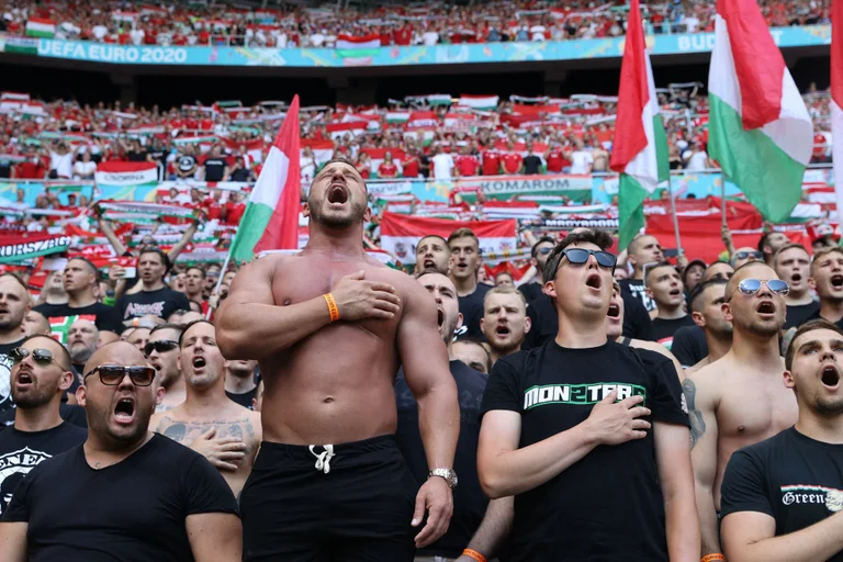 U n EFA facilita la frase da tre partite a due porte chiuse