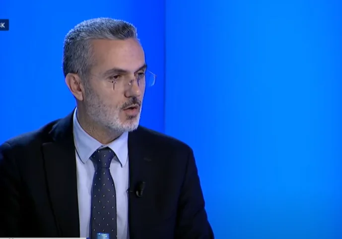 L'ancien ministre Dugolli s'oppose à la réalité : VV a fait une coalition n'importe où au Kosovo, sans personne