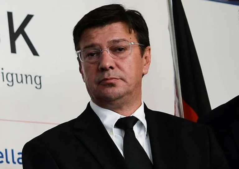 Meta reagisce a Dugolli: ha bisogno di riabilitazione mentale, assistente di Albin.