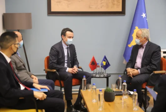 Ayer fue nombrado ministro, hoy Kurt va a su primer invitado, Latif.