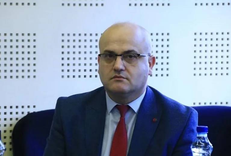 Haxhi Avdyli e fshin nga Facebook-u, Hoxha i tregon popullit të pabesueshmen për të