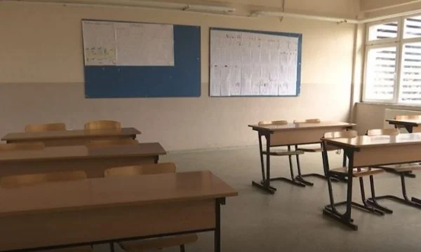 Gesperrte Schulen in Kamenica, Reaktion des ehemaligen Vorsitzenden kommt