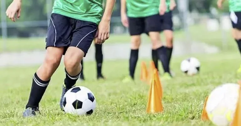 Spanischer Fußballschocks, Coach gibt, dass er 30 Minderjährige schwer missbraucht hat.