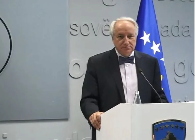 Wer ist Rifat Latifi, der neue Gesundheitsminister?