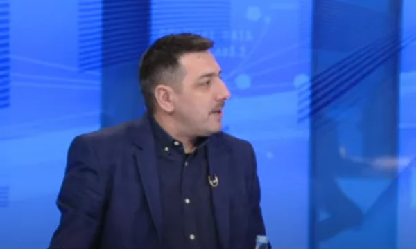 Occhio per Kurt: Questo non è dritto. L'idea del nemico interno è paranoica.
