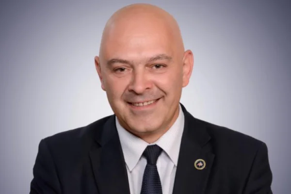Profiling Wer ist Ardian Gjini