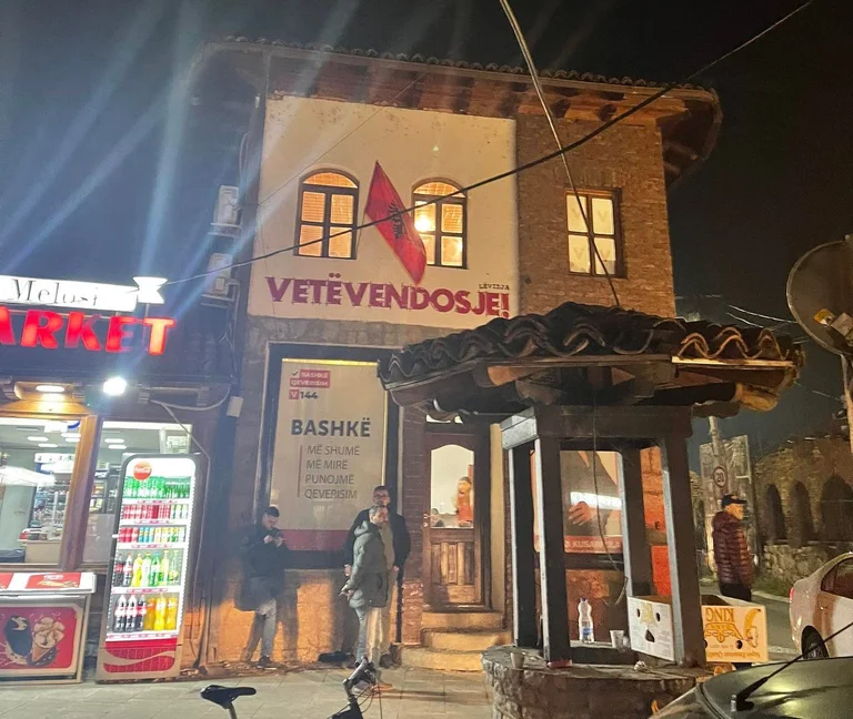 Después de los despliegues cerca, pocas personas se ven en el VV y Gjakova