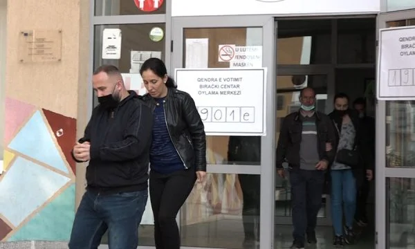 I cittadini si lamentano del mancato rispetto di Anti-Summature - COVID durante il voto