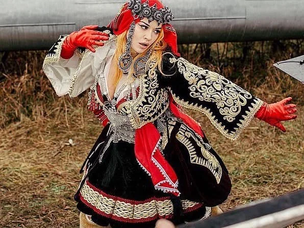 Rita Ora gives her Albanian costume to Tirana Ethnographic Museum