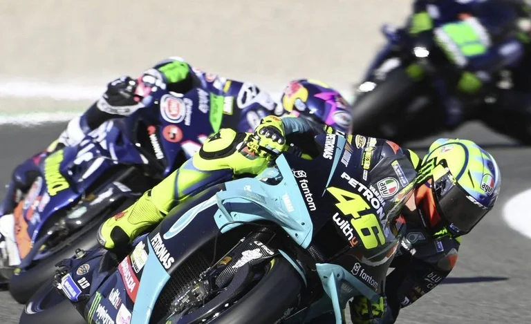 Valentino Rossi termine la dernière course de carrière ) prend ses fonctions 10 au GP de Florence