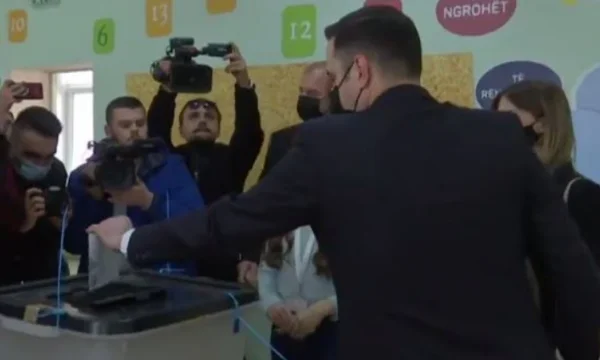 Voton Lumir Abijik: Ich will Bürger für den Urlaub der Demokratie, Gewinner ist Kosovo