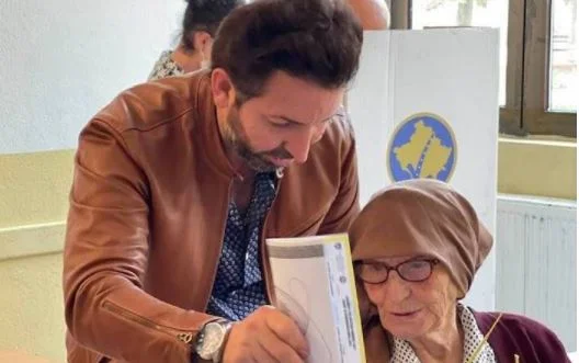 Er kam aus den Vereinigten Staaten zur Abstimmung in Ratkoc, Rahoveci