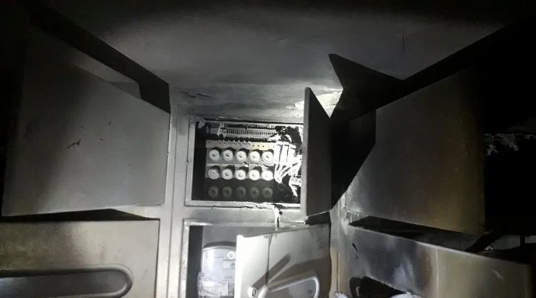 La combustione delle ore di energia sulla Sun Coast, polizia, KEDS parlano