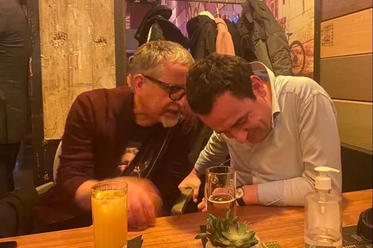 Kurte e Vita chiude la giornata con una birra e un succo d'arancia