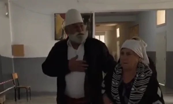 67 ans va voter avec plaisir
