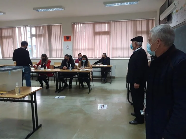 Secondo turno di elezioni locali, il processo di voto apre ufficialmente