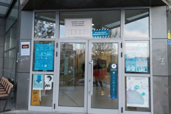 Größtes Wahlzentrum eröffnet in Pristina